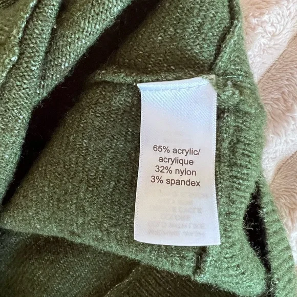 Green women’s Maurice’s sweater 1x - Picture 3 of 3